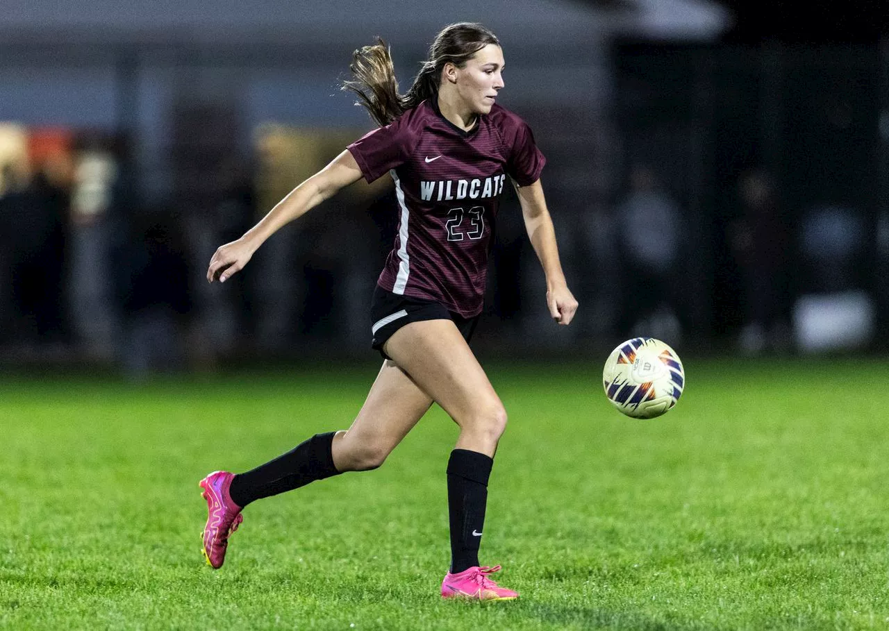 Alayna Williams helps Mechanicsburg get by Cumberland Valley in District 3 4A girls soccer playoffs