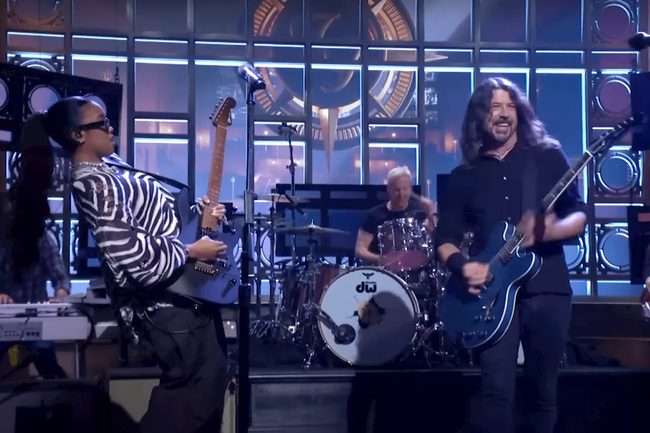 'SNL': Watch Foo Fighters Perform 'Rescued,' 'The Glass' from New Album But Here We Are