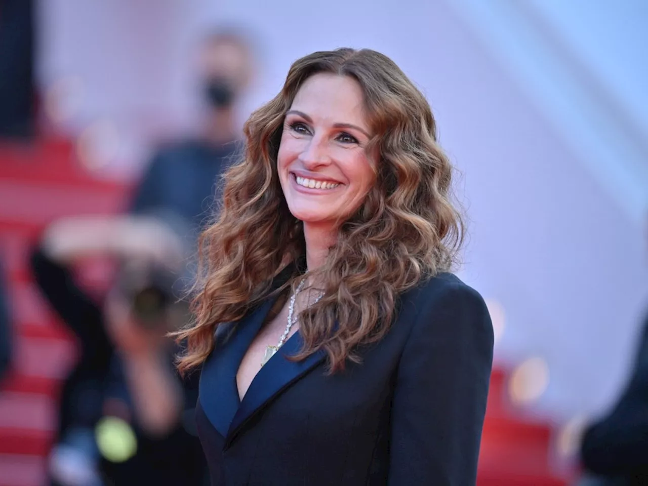 8 Things to Know About Julia Roberts' Life Outside the Hollywood Spotlight