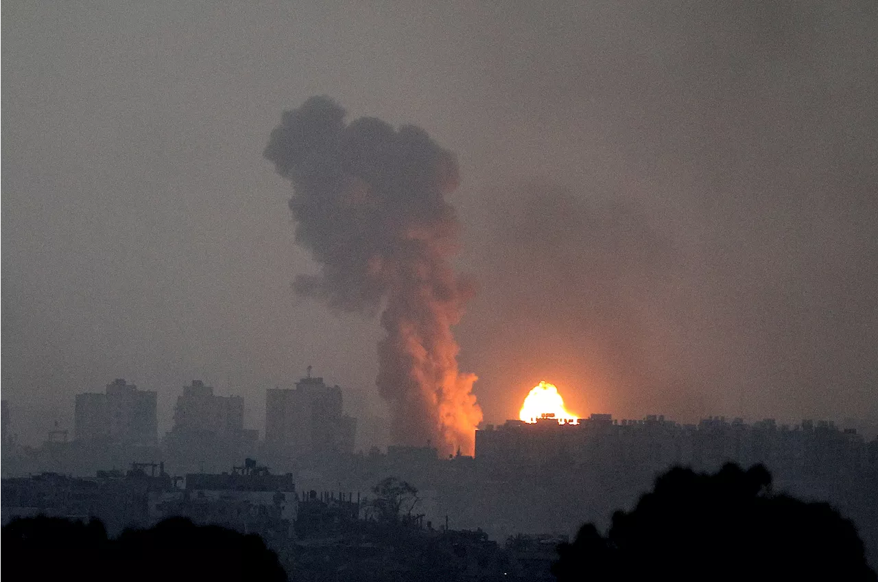 Communication blackout ends in Gaza as airstrikes continue