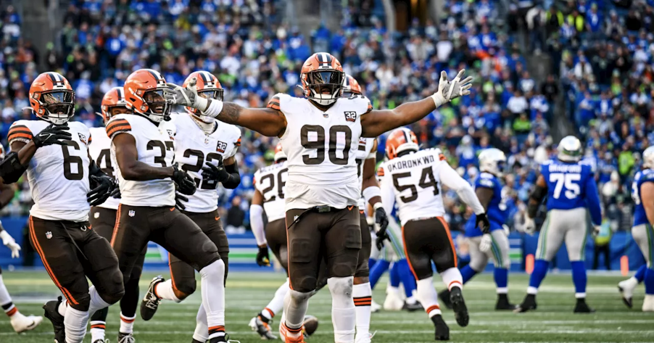 WATCH: Browns DT Maurice Hurst gets huge interception against Seahawks