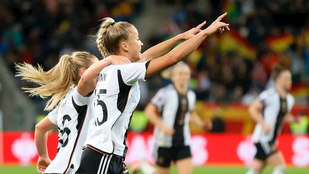 Deutsche Fußballfrauen feiern Sieg gegen Wales