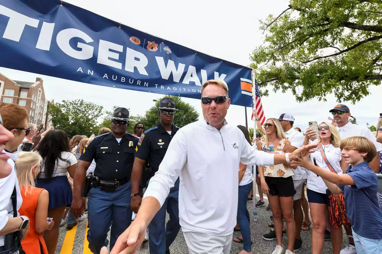 How does Hugh Freeze’s salary at Auburn compare to other college football head coaches?