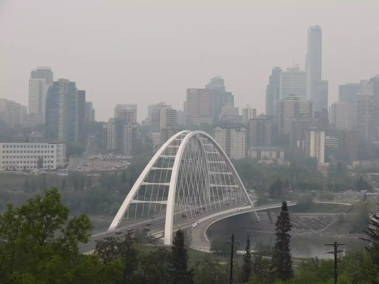 'The climate is changing': Edmonton ends 2023 season with record-high 299 smoke hours