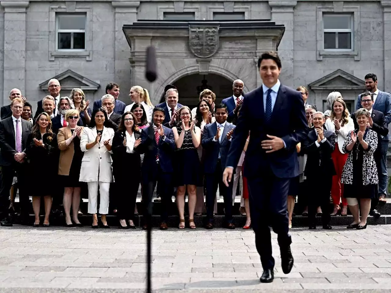 Two months after Trudeau's cabinet shuffle, federal ministers still don't have mandate letters