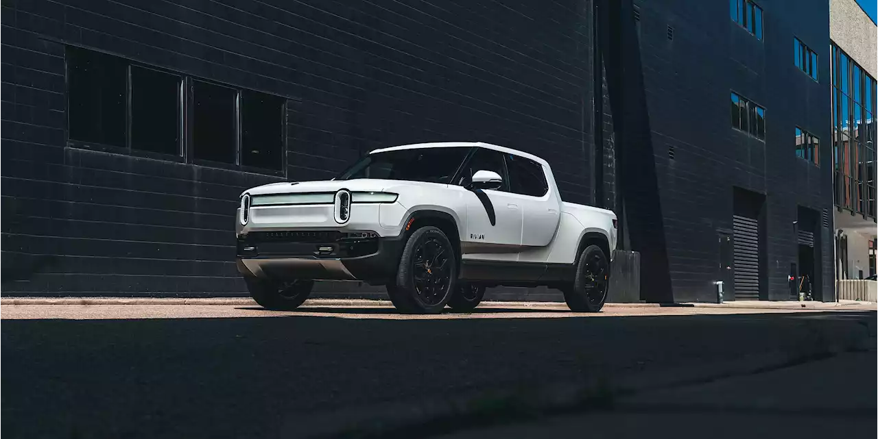 Max Battery Gives Rivian R1S and R1T 400-Plus-Mile Range Estimates