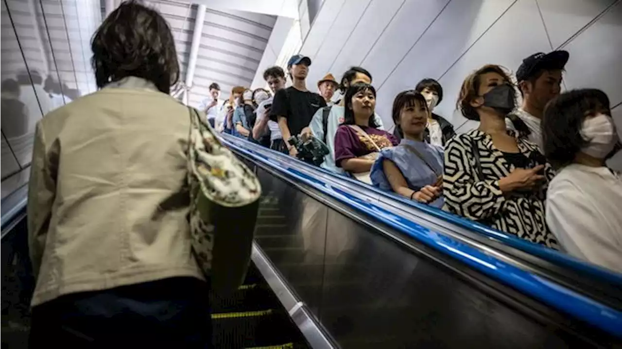 Kota di Jepang Larang Warga Berjalan di Eskalator