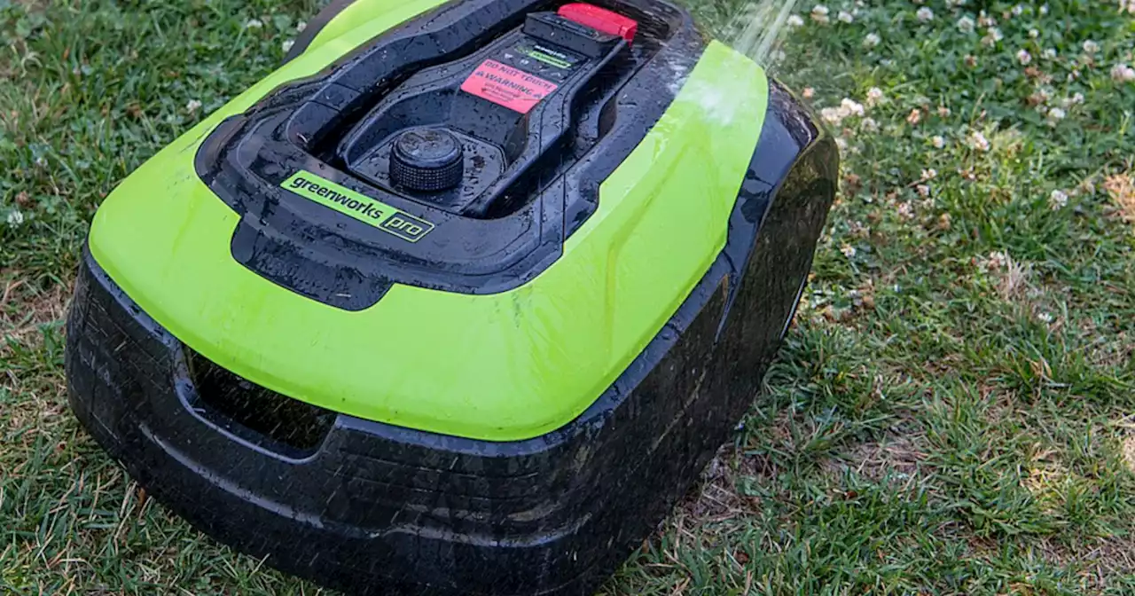 Ends tonight: Save $600 this Greenworks Robot Lawn Mower