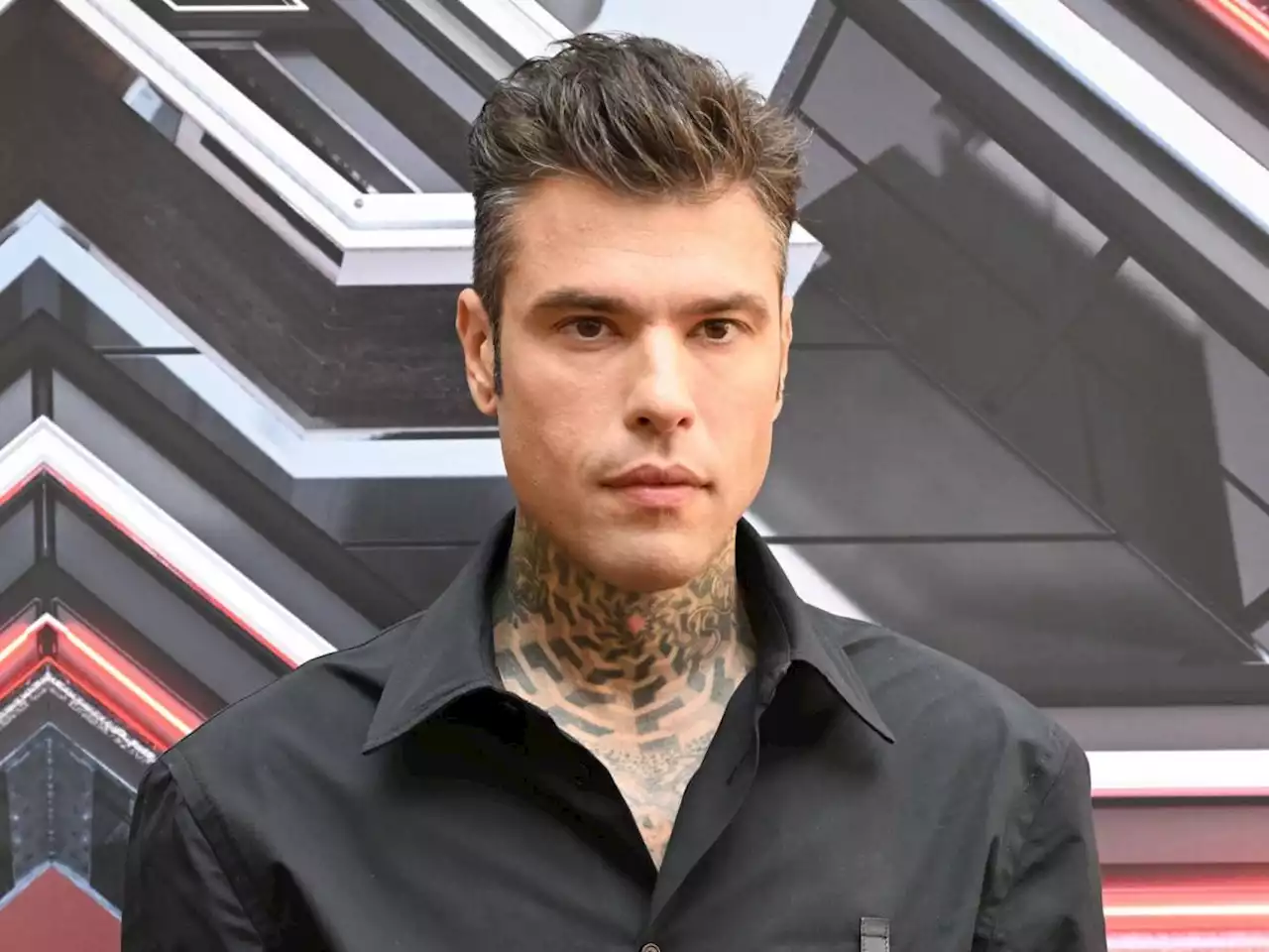 'Dobbiamo essere forti'. Il padre rompe il silenzio: come sta Fedez