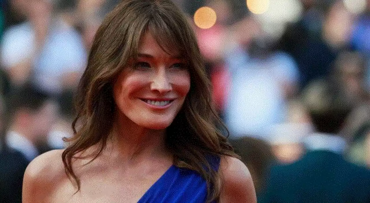 Carla Bruni: «A 28 anni ho scoperto chi era il mio vero padre, mio fratello morto di Aids. Sarkozy? E' molto sexy». L'italiana di Francia si racconta in un libro