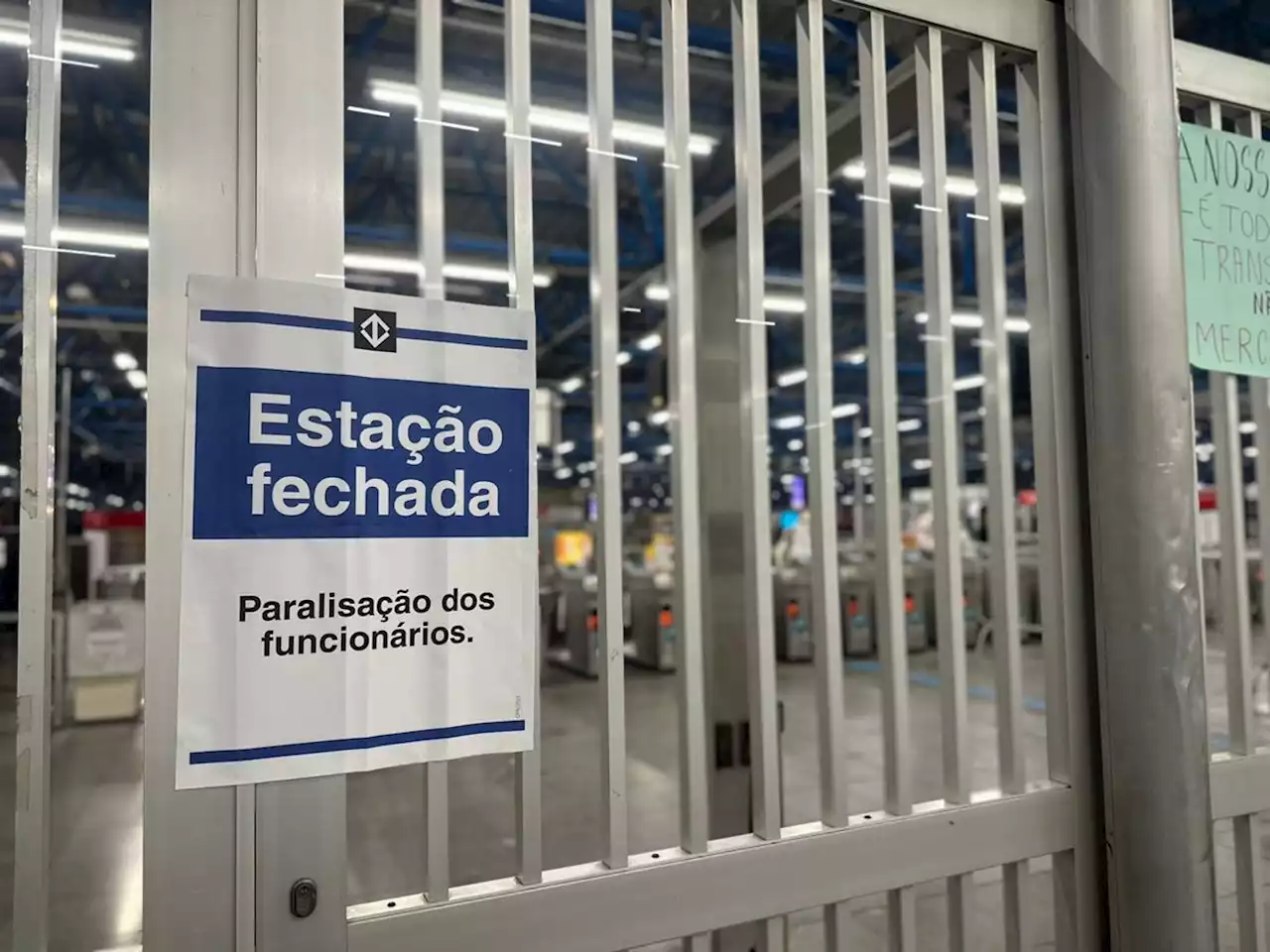 Greve contra privatizações paralisa linhas do Metrô e da CPTM em São Paulo