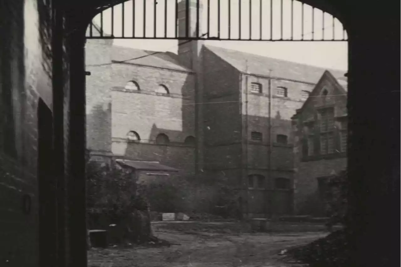 Behind bars: 16 creepy retro pictures of Preston Prison in the 1980s, including inmates and wardens