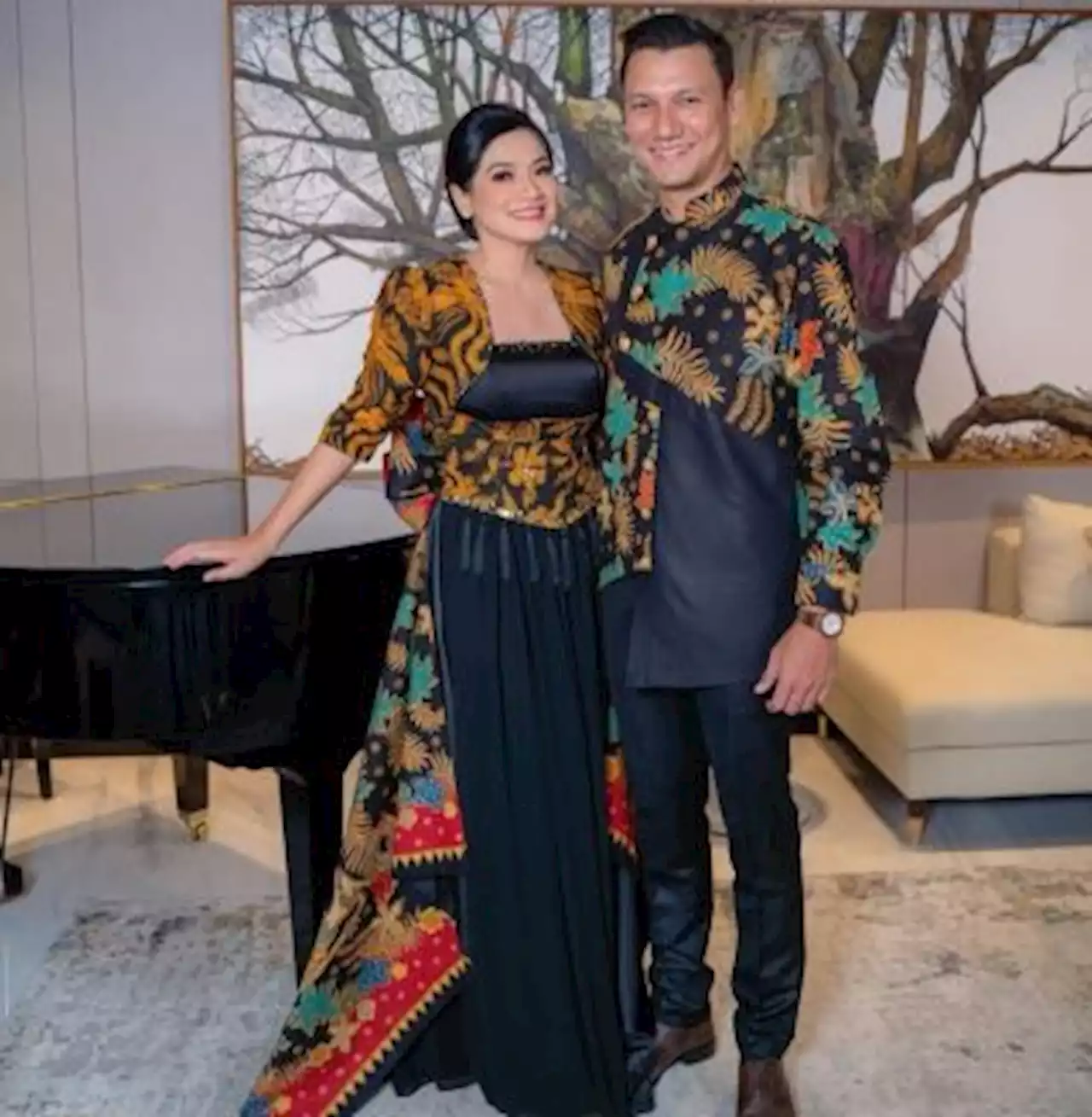 Yuk, Intip Pesona Busana Batik Para Selebritas di Istana Berbatik 2023