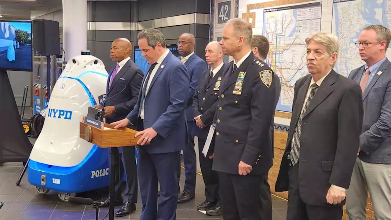 Un robot remplace les policiers : découvrez Knightscope K5 qui assure la sécurité dans le métro de New York