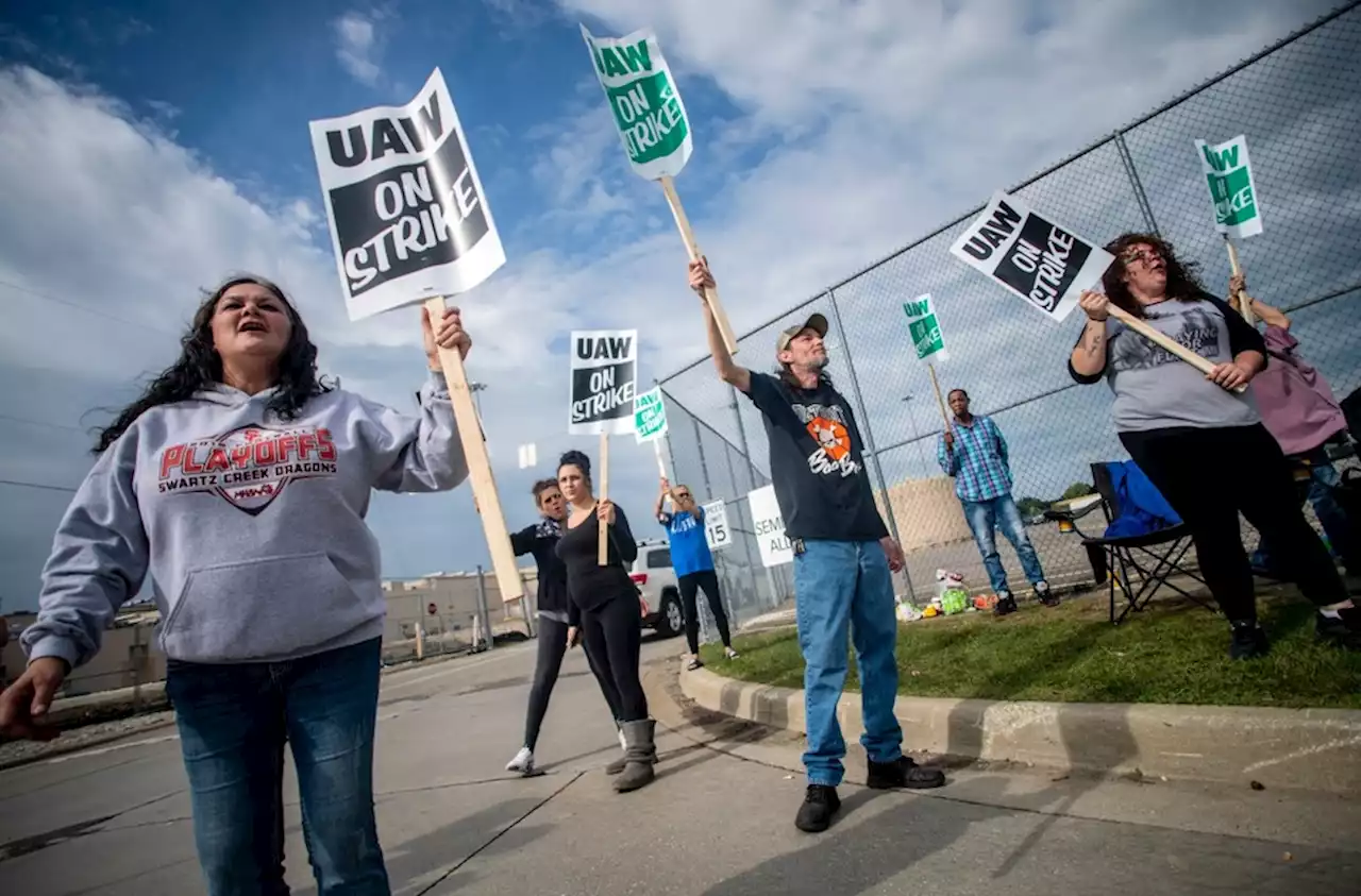 GM despide a otros 163 trabajadores en EU por huelga del sindicato UAW