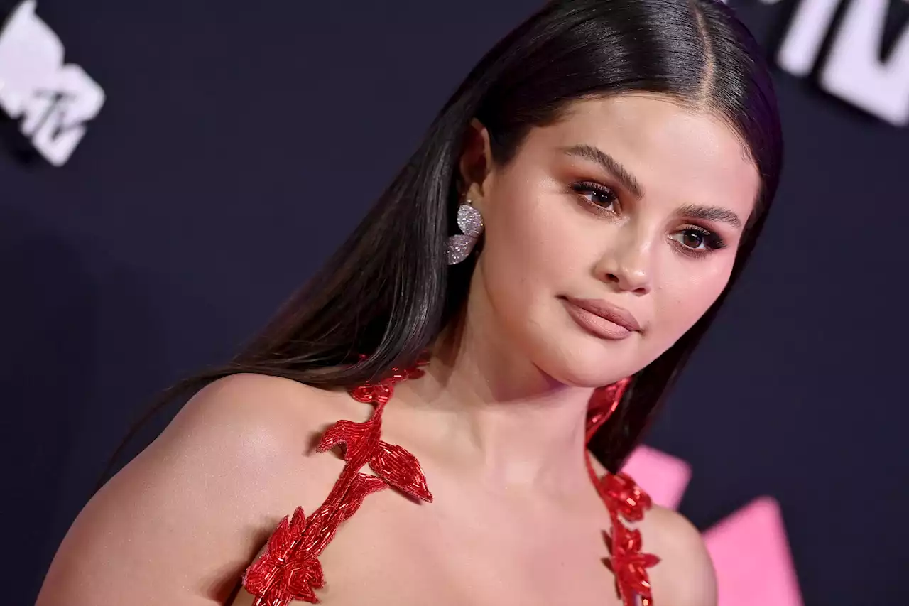 Selena Gomez just had the most relatable wardrobe malfunction