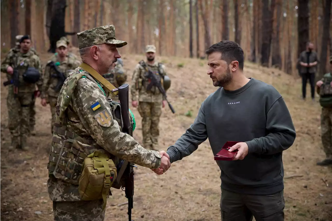 Zelenskiy visits troops fighting in northeastern Ukraine