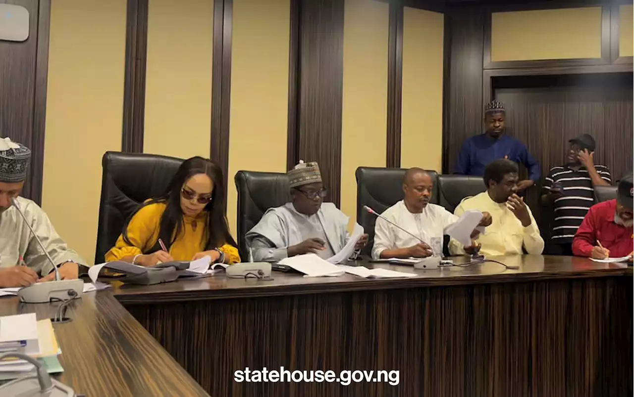NLC, TUC suspend planned strike for 30 days | FG commits N100bn to procure CNG buses