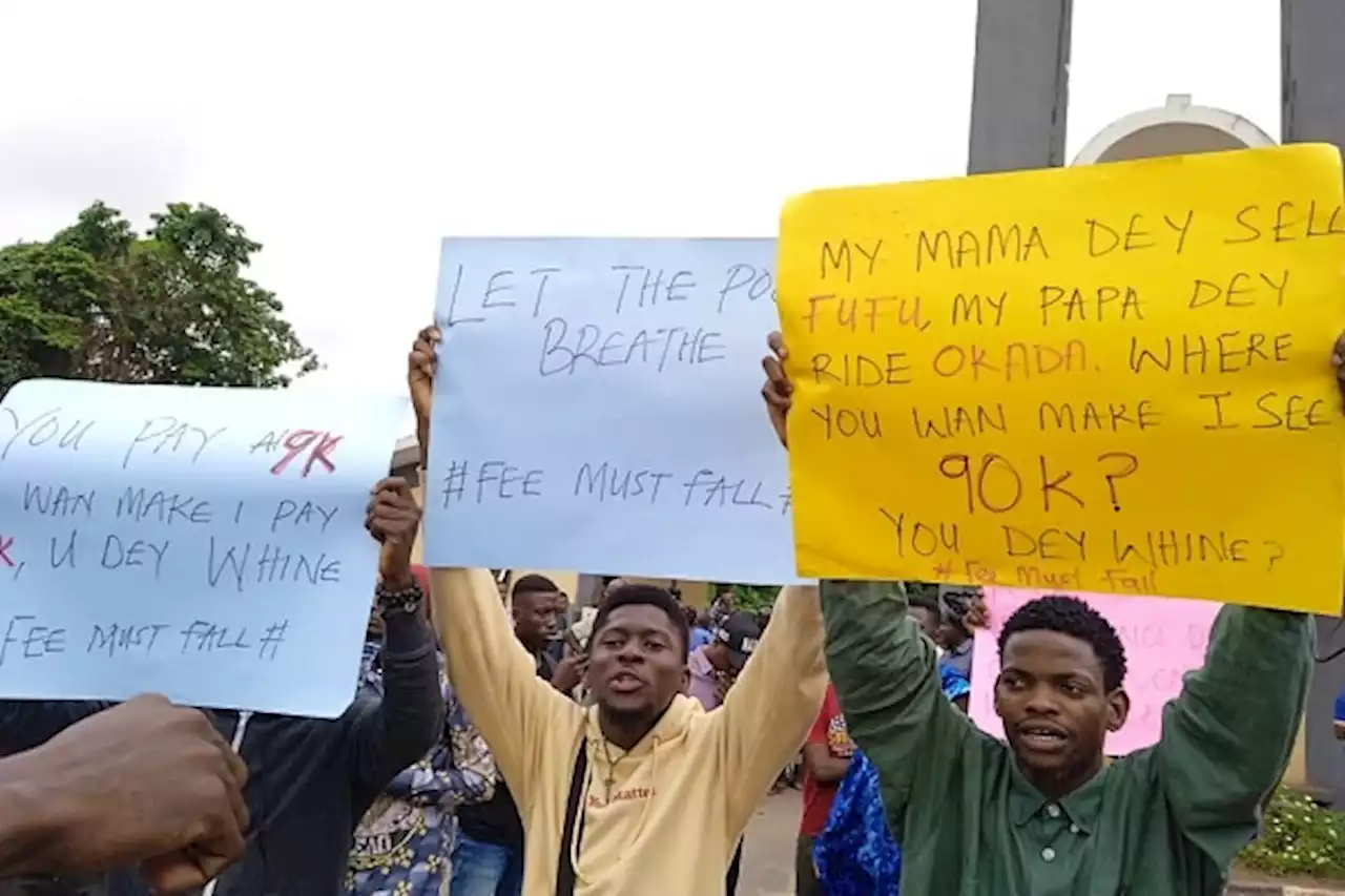 UPDATED: Protest rocks OAU as students demand 50% fee reduction