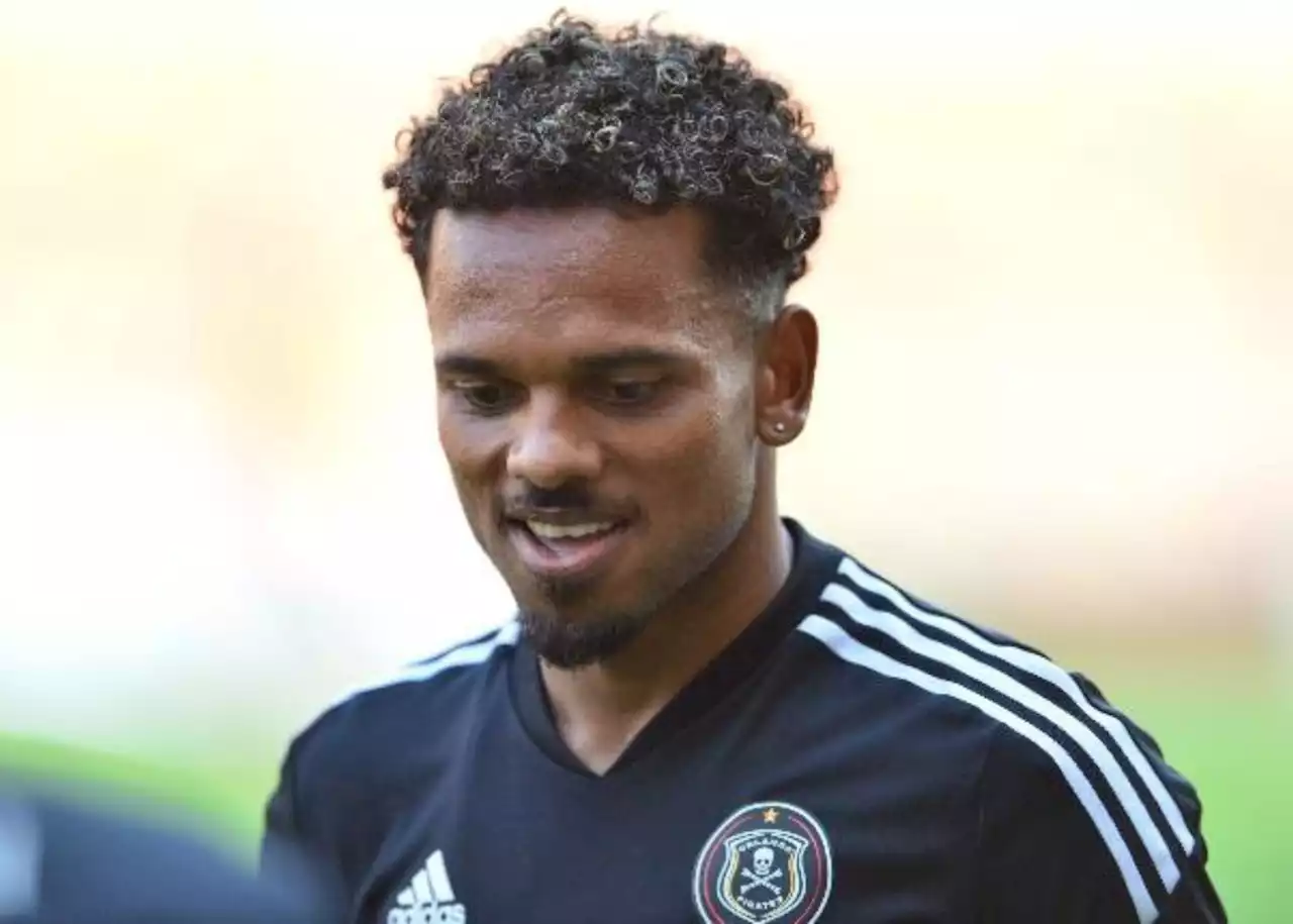 Kasi soccer skills: Orlando Pirates' Kermit Erasmus kasi skills [video]