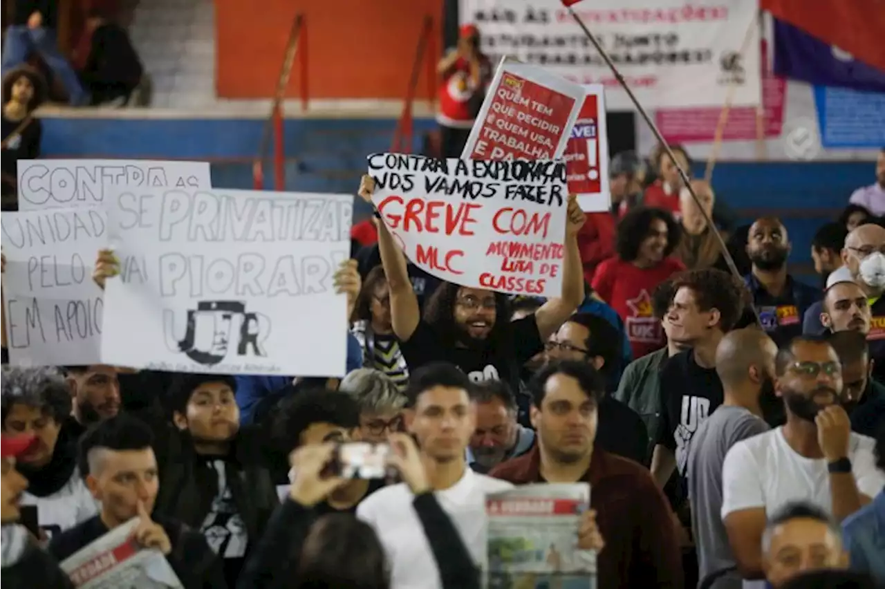 Metroviários aprovam greve em SP e miram privatizações de Tarcísio