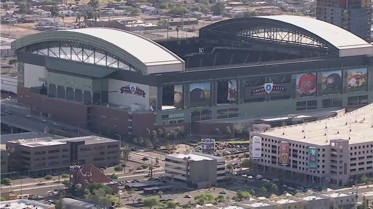 Chase Field roof open for World Series Game 3 between Diamondbacks and Rangers