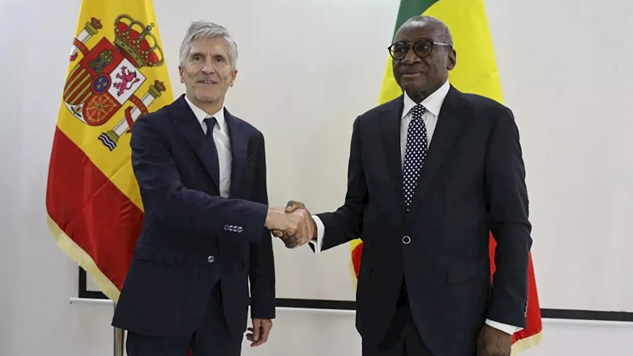 Marlaska entrega a Senegal nuevos drones para la lucha contra las mafias de la migración irregular