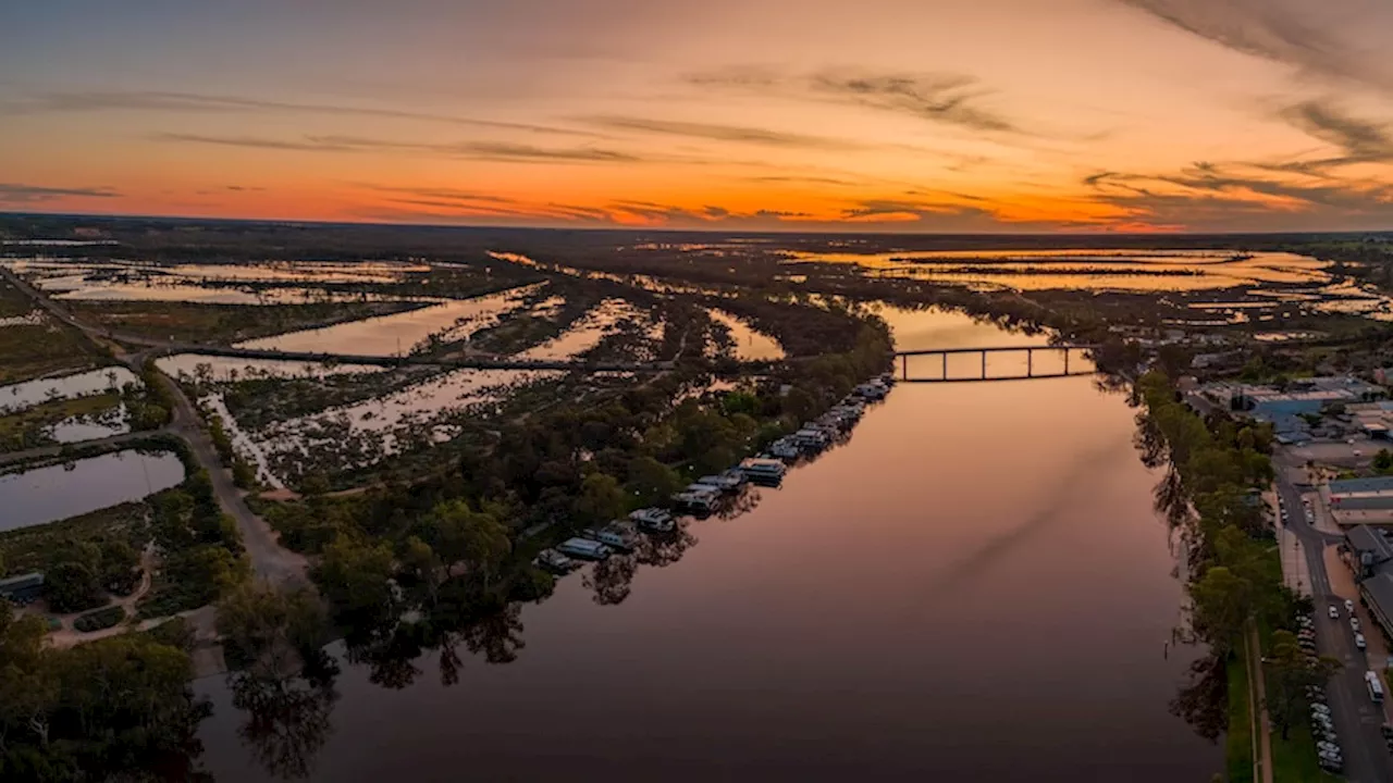 Irrigators flock to federal government water as buyback program over-subscribed