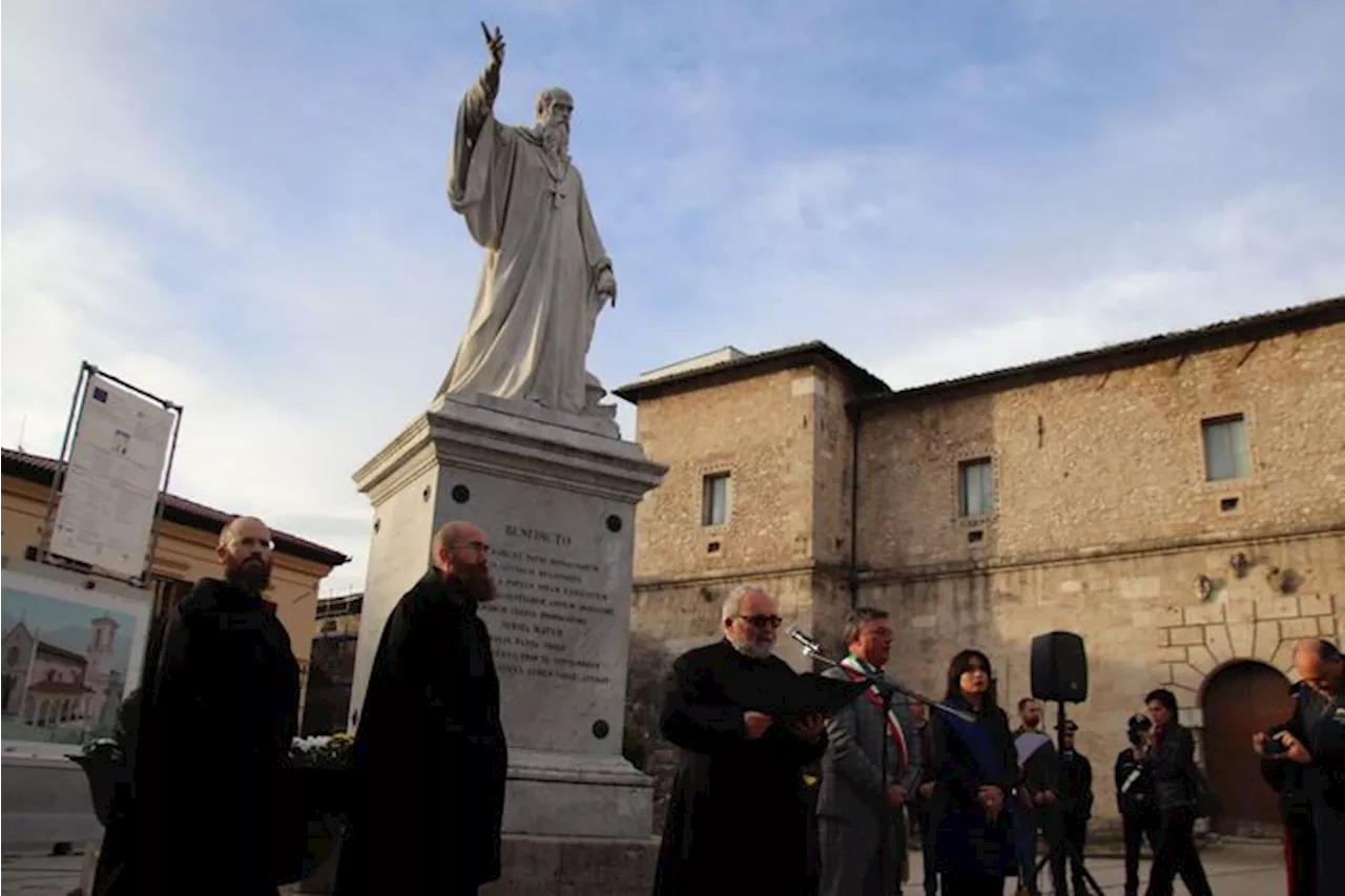 Preghiera in piazza a Norcia per ricordare il sisma del 2016