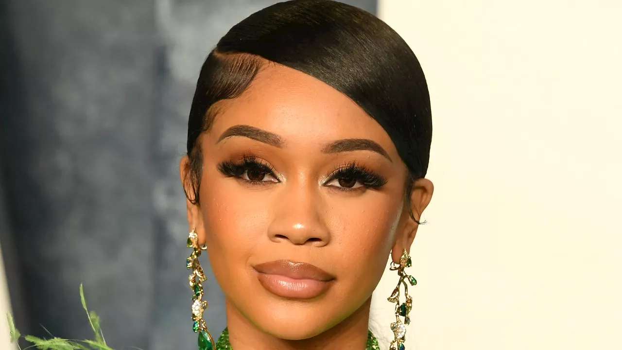 Naturally, Saweetie Turned Edward Scissorhands Into Edward Manicurehands — See Video