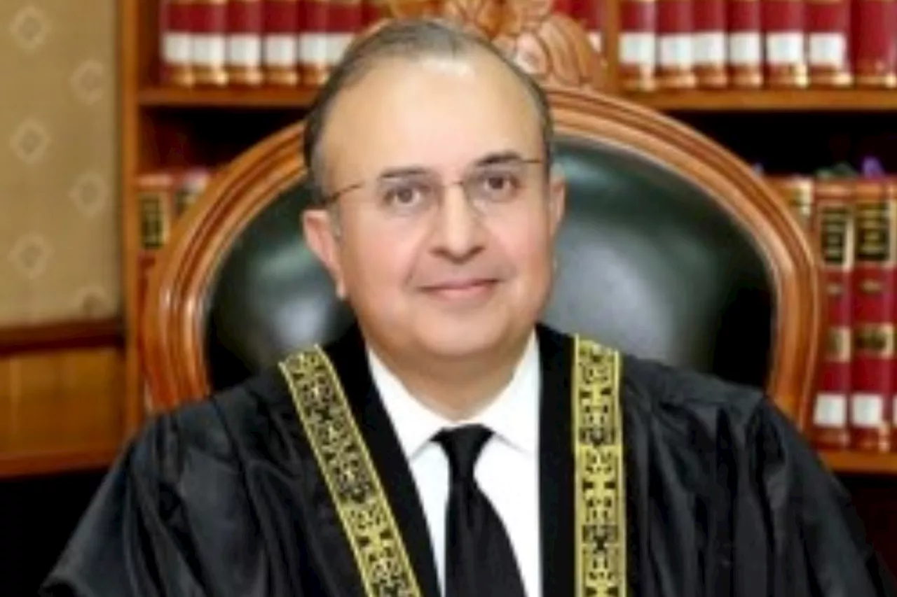 Judges, army officials can be held answerable under NAB law: Justice Mansoor