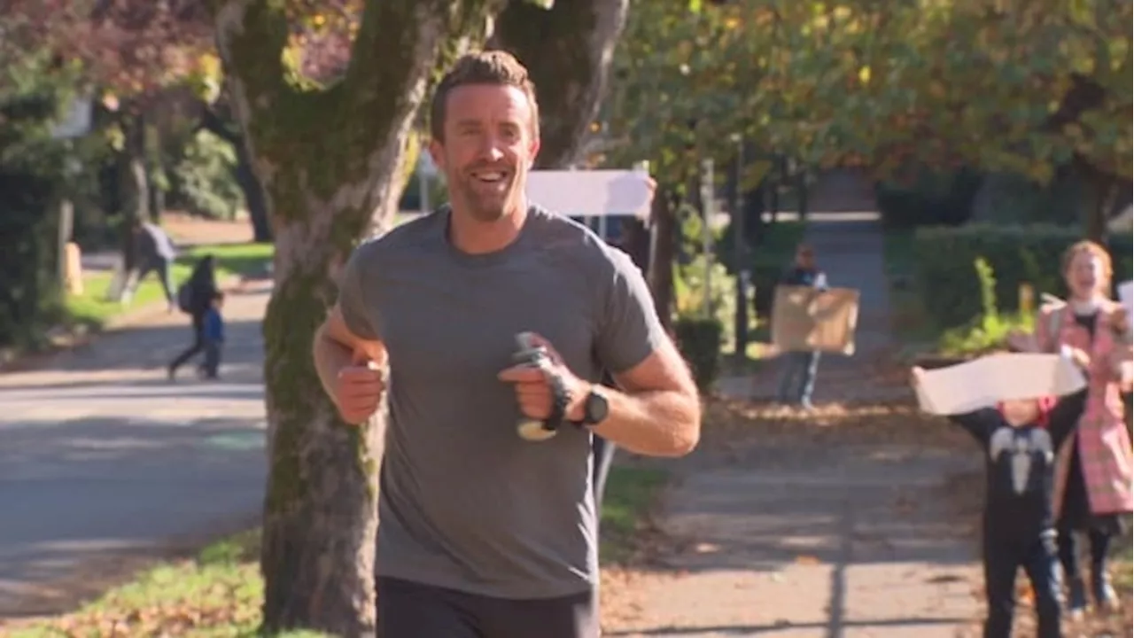 Vancouver teacher runs 200 laps around his school to highlight need for nationwide lunch program