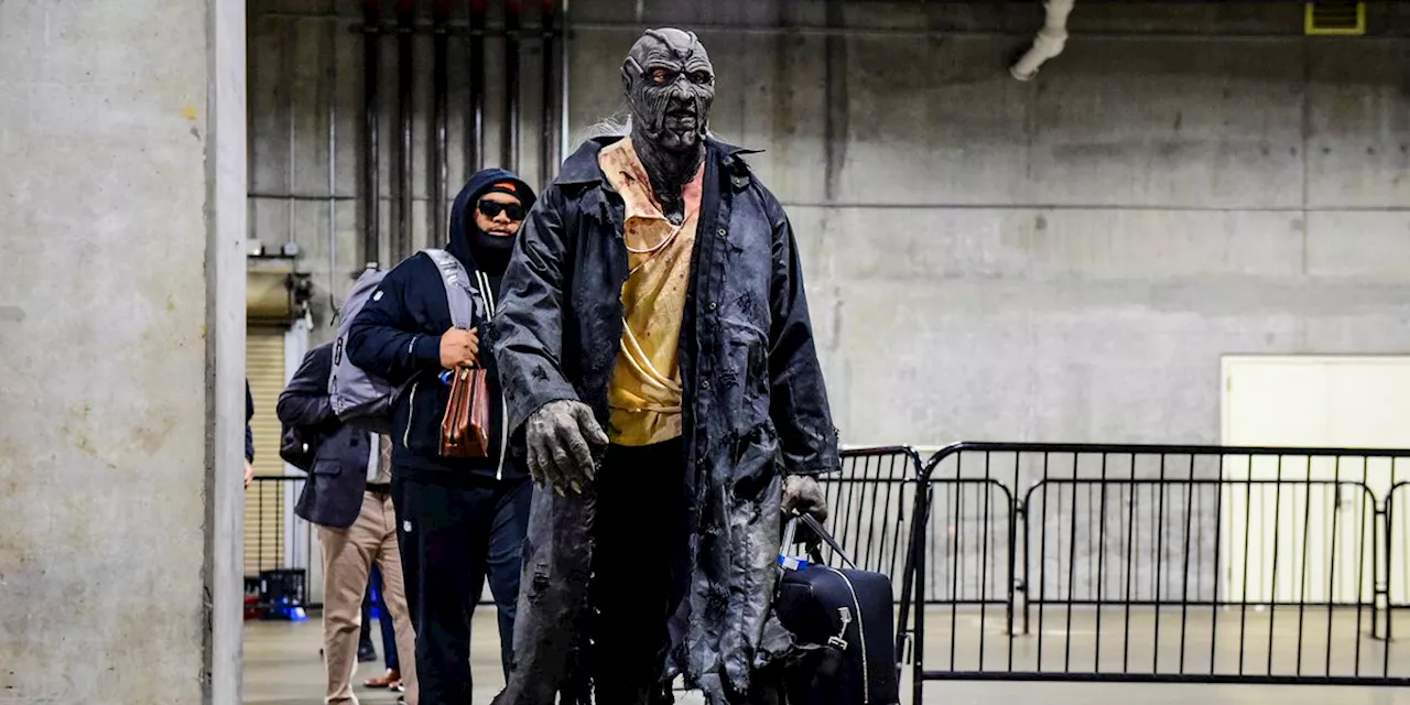 Browns star Myles Garrett dons elaborate Halloween costume prior to game vs. Seattle