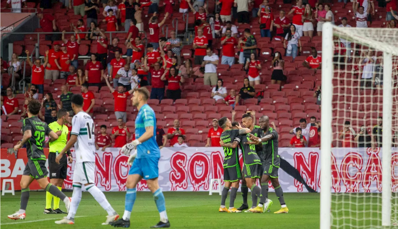 Internacional protesta contra arbitragem em derrota para o Coritiba: “Baixo nível”