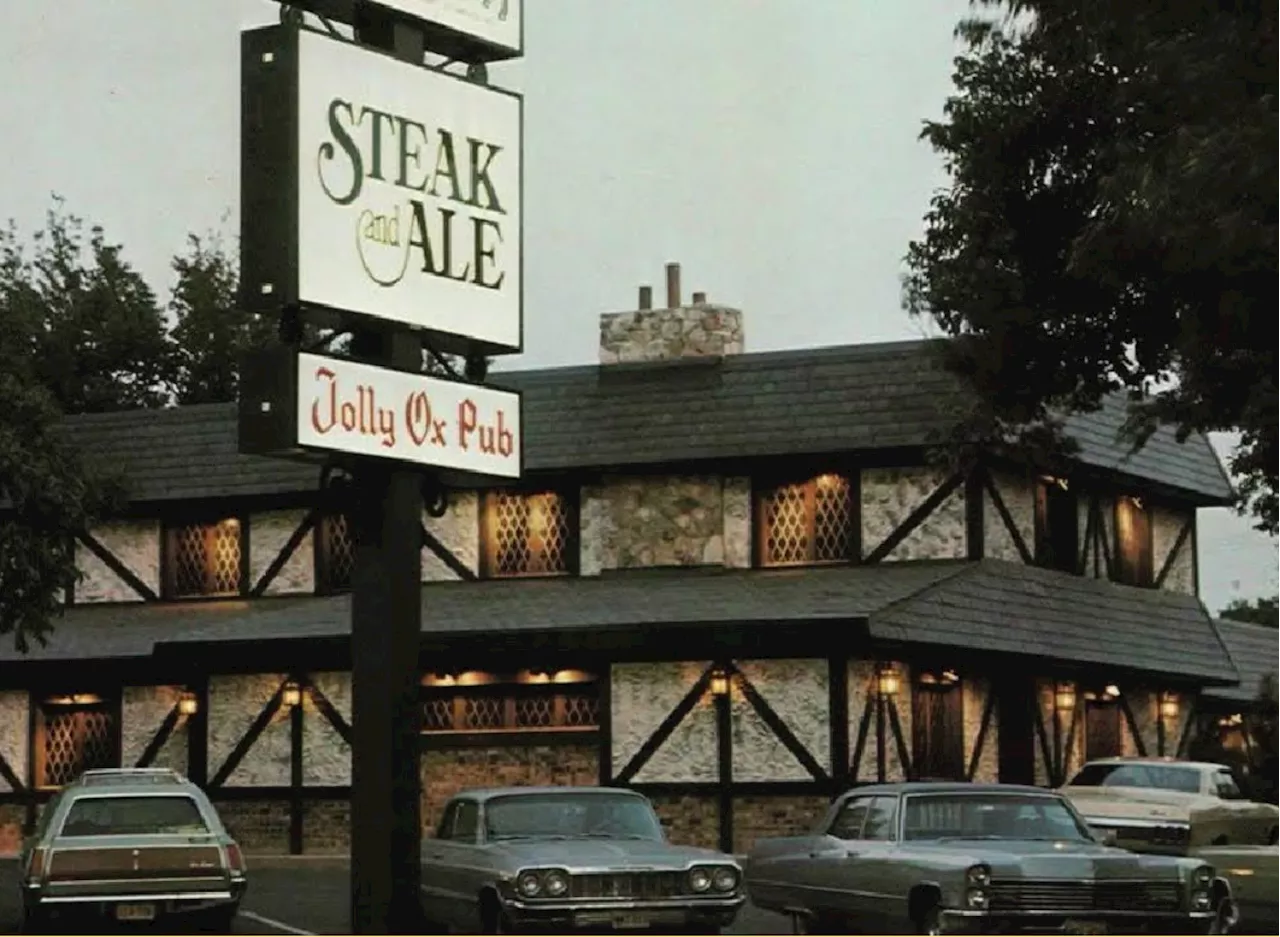 A Beloved Retro Steakhouse Chain Is Returning After 15 Years