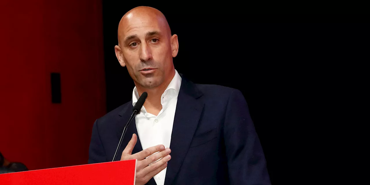 Baiser forcé : l'ex-président de la Fédération espagnole de football, Luis Rubiales, suspendu trois ans...