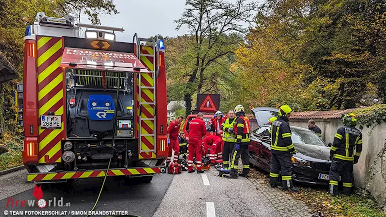 Oö: Pkw kollidiert in Schwertberg mit Mauer → Lenker eingeschlossen und verletzt