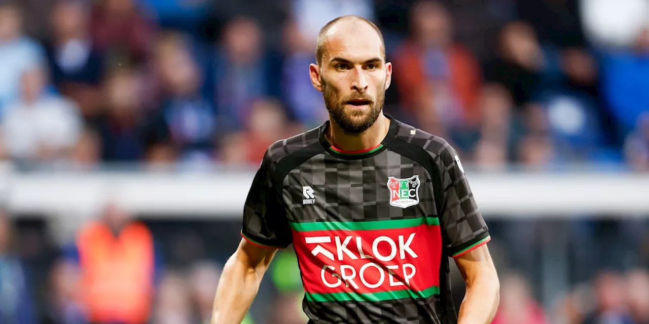 Fußballer Bas Dost bricht während des Spiels zusammen