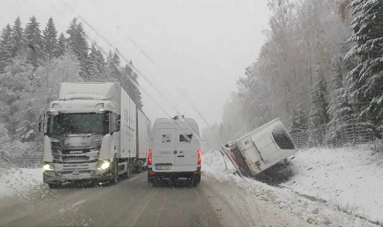 Snövädret tilltar – många trafikolyckor