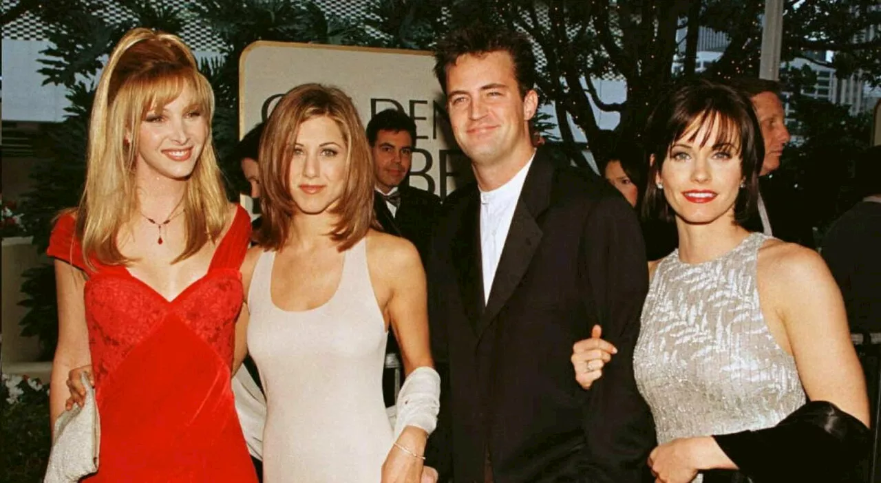 Matthew Perry, il cast di Friends rompe il silenzio: «Siamo devastati, eravamo più che semplici colleghi»