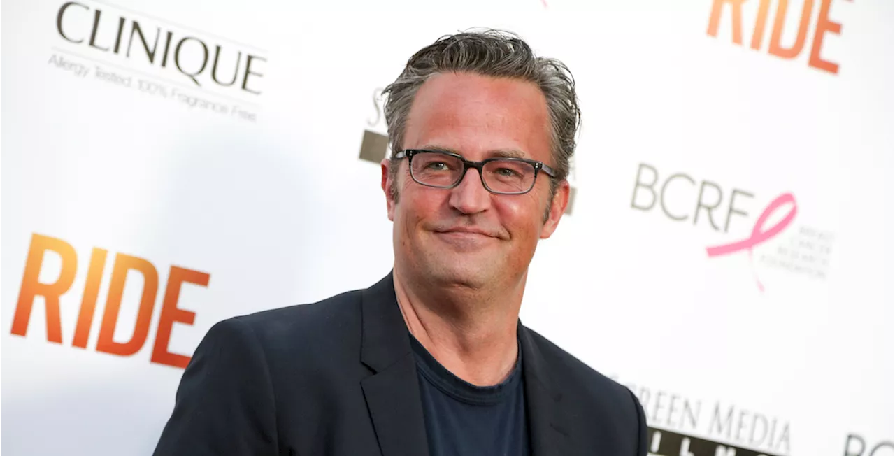 È morto Matthew Perry, protagonista della serie tv Friends