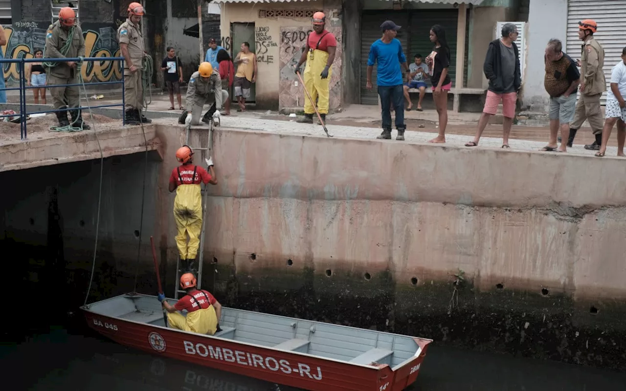 Bombeiros entram no quinto dia de buscas por idosa que caiu no Canal do Caboclo