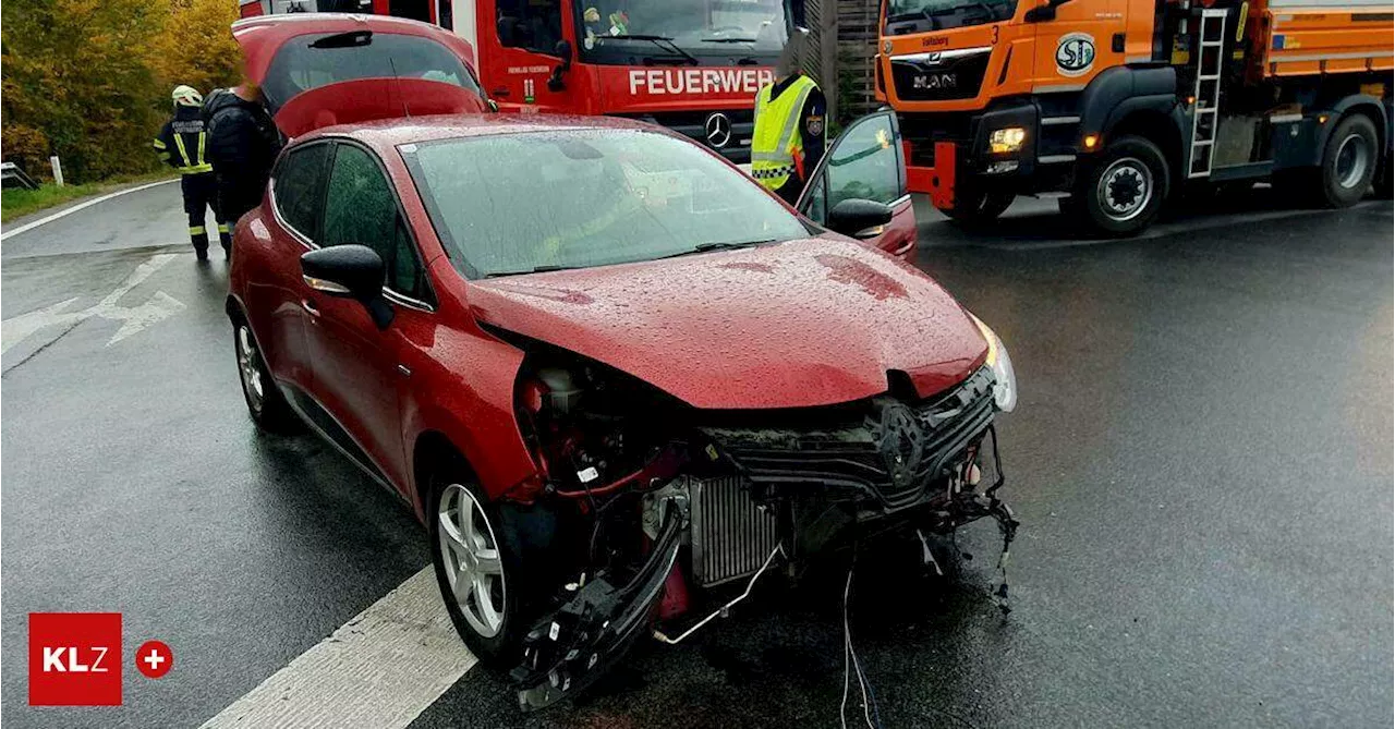 Umfahrung bei Voitsberg:Unfall auf der B70 ließ zwei demolierte Fahrzeuge zurück