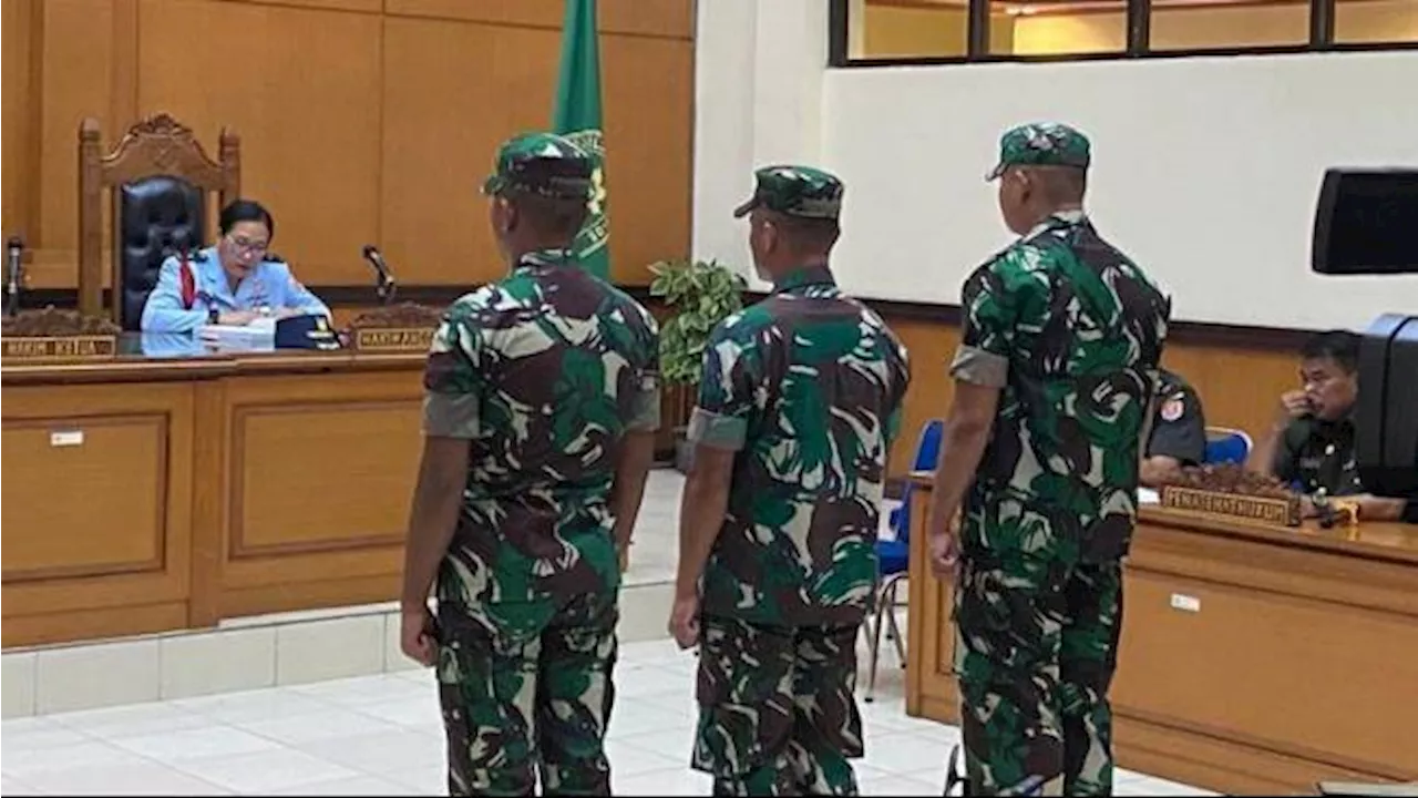 Pakai Seragam Dinas Militer, 3 Anggota TNI Pembunuh Imam Masykur Tertunduk saat Disidang