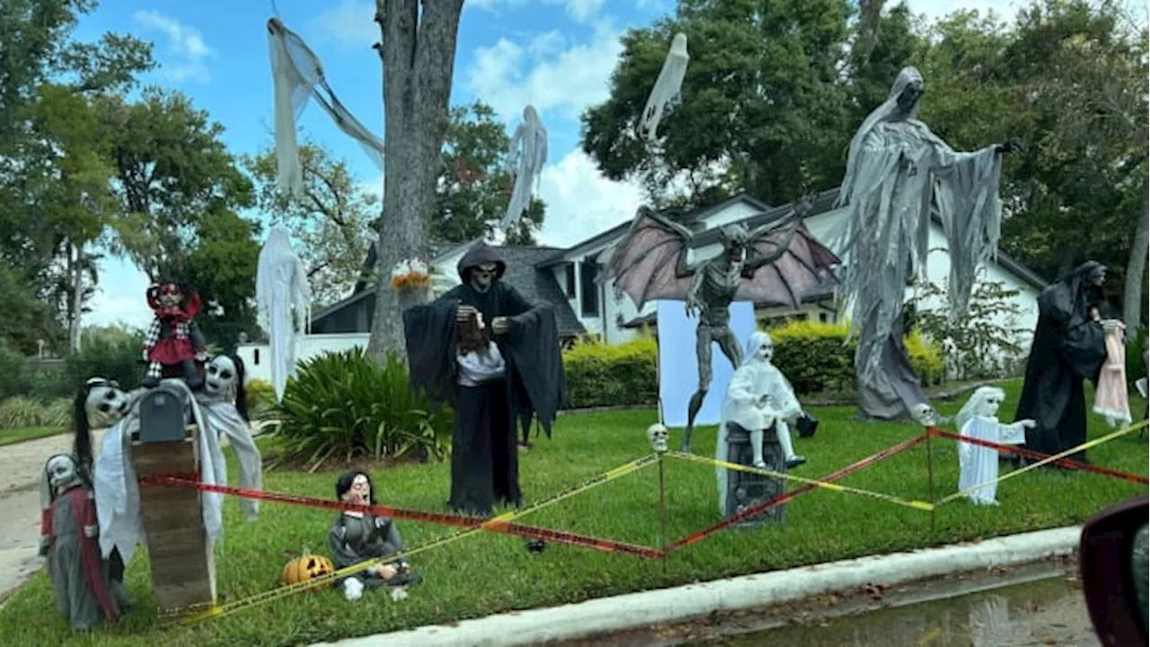 VIDEO: Extreme Houston-area Halloween decor - See the block that goes all-out with its displays 🎃