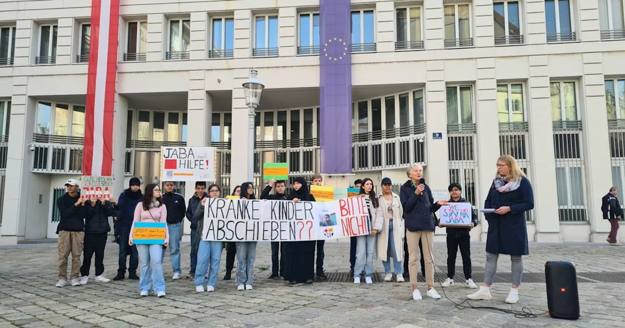 Schüler protestieren gegen Abschiebung eines Mitschülers