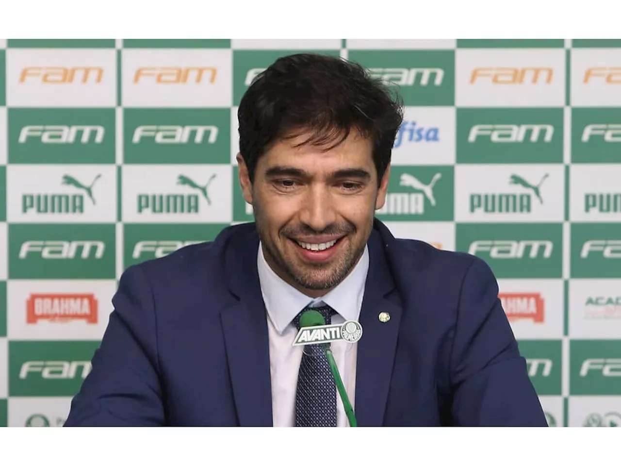 Palmeiras inicia semana importante celebrando três anos de Abel Ferreira