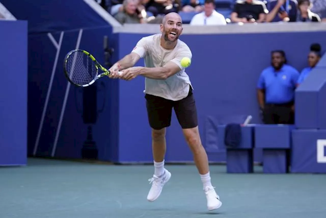 Adrian Mannarino éliminé d'entrée au Rolex Paris Masters