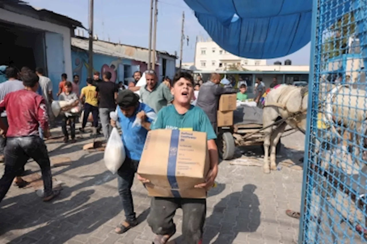 Gazans at ‘breaking point’ as aid centres looted, UN agency says