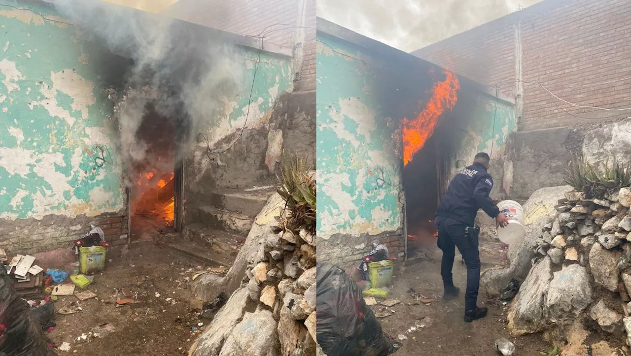 Casa se incendia mientras dueños trabajaban en Gómez Palacio